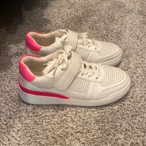 White Vince camuto sneakers